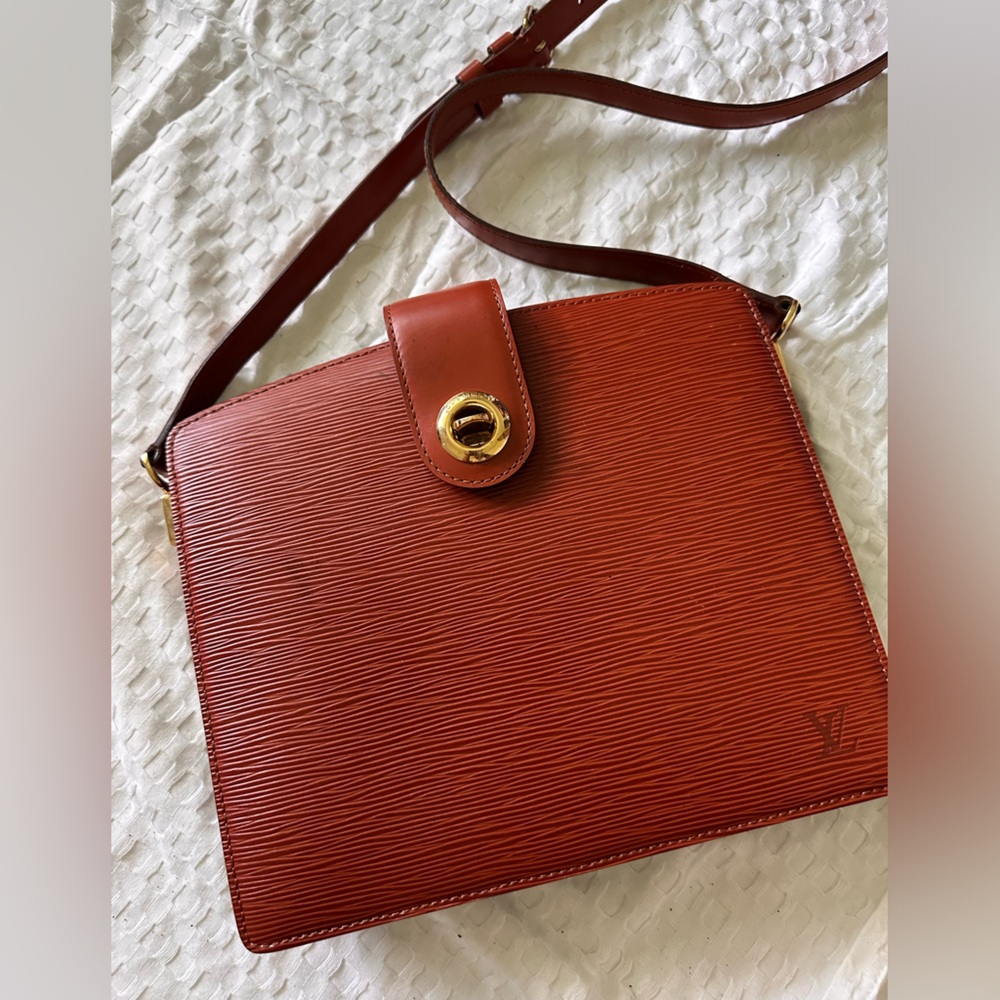 Louis Vuitton Capucines Kenyan Brown Epi Shoulder Bag